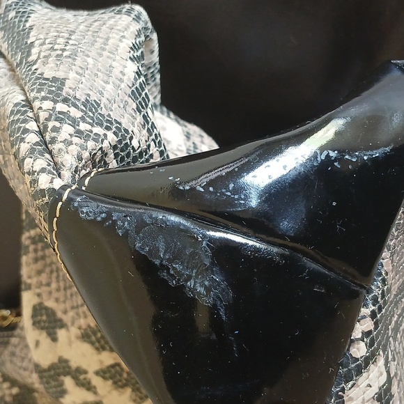 Dooney & Bourke Niki Bag - Picture 16 of 16